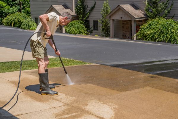 Cost of Concrete Pressure Cleaning in Encinitas