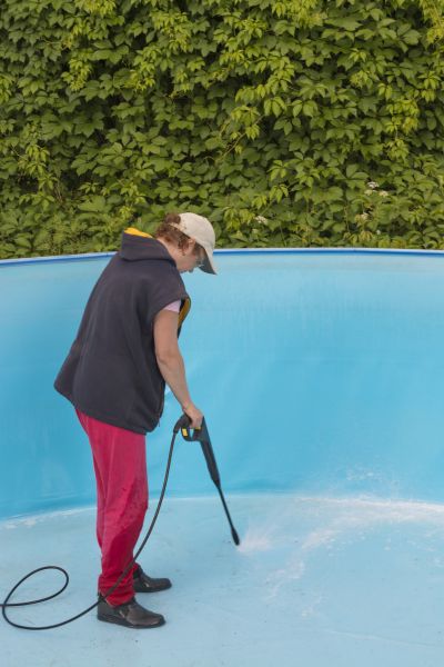 Cost of Pool Pressure Washing in Encinitas