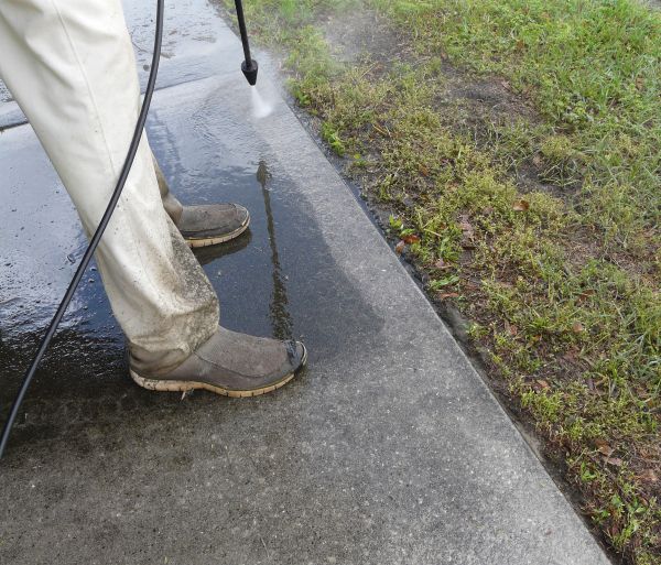 Cost of Pavement Power Washing in Encinitas