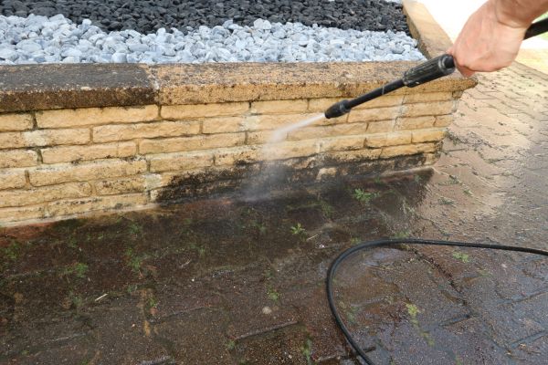 Cost of Retaining Wall Power Washing in Encinitas