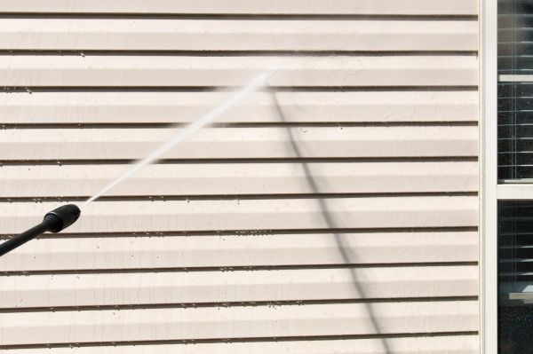 Cost of Apartment Power Washing in Encinitas